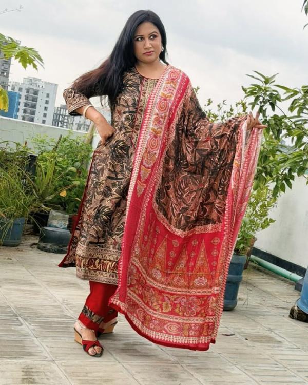 ব্রাউন প্রিন্ট কটন থ্রিপিস