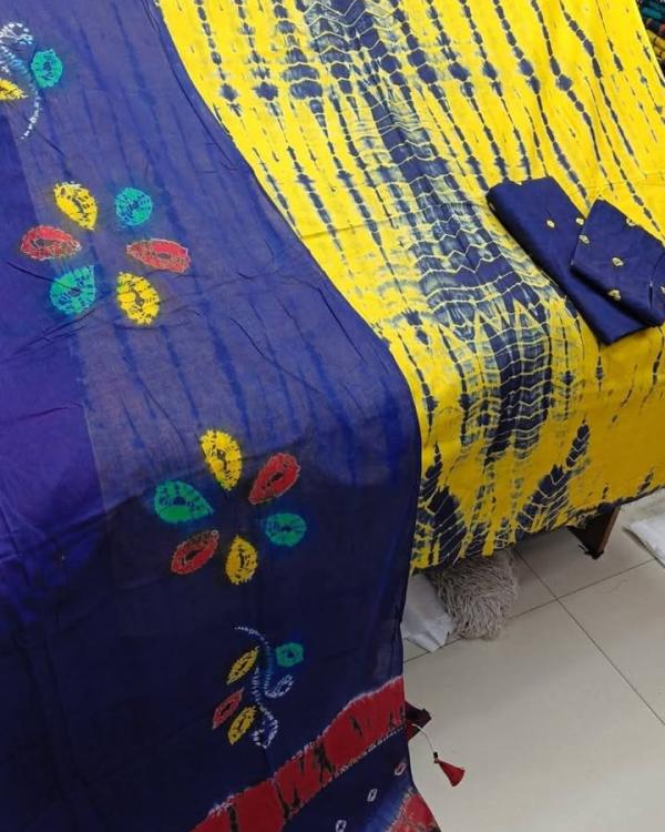 কটন বাটিক শাড়ি